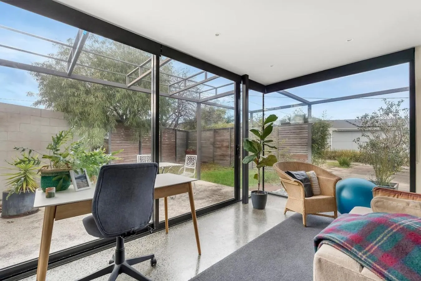 Holiday home Tranquil Home In Howrah Australia